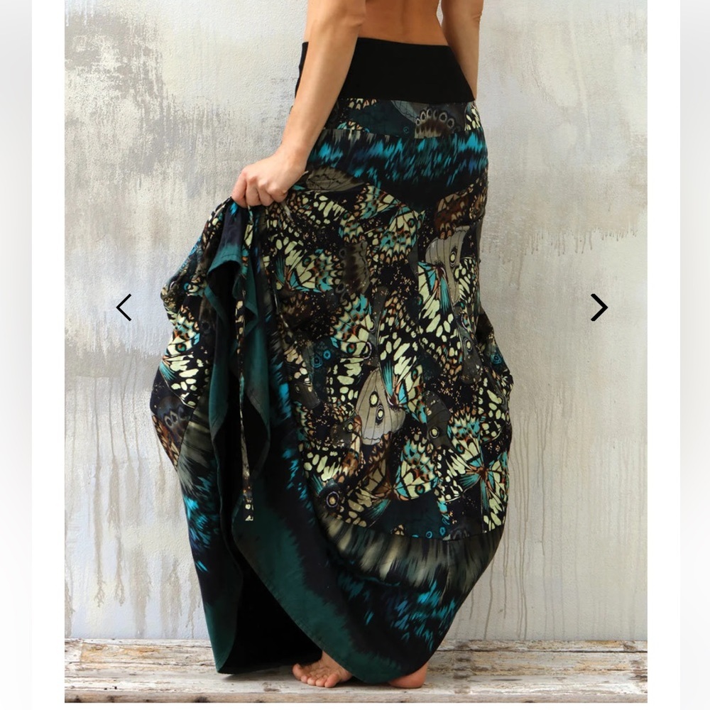 SHOVAVA FLUTTER MAXI SKIRT